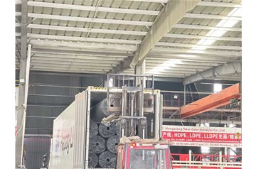 宏祥土工膜再啟航！今日批量發(fā)往南美，助力國際工程